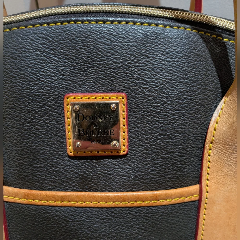 Dooney & Bourke Dark Brown Satchel Bag Pocketbook Great Condition